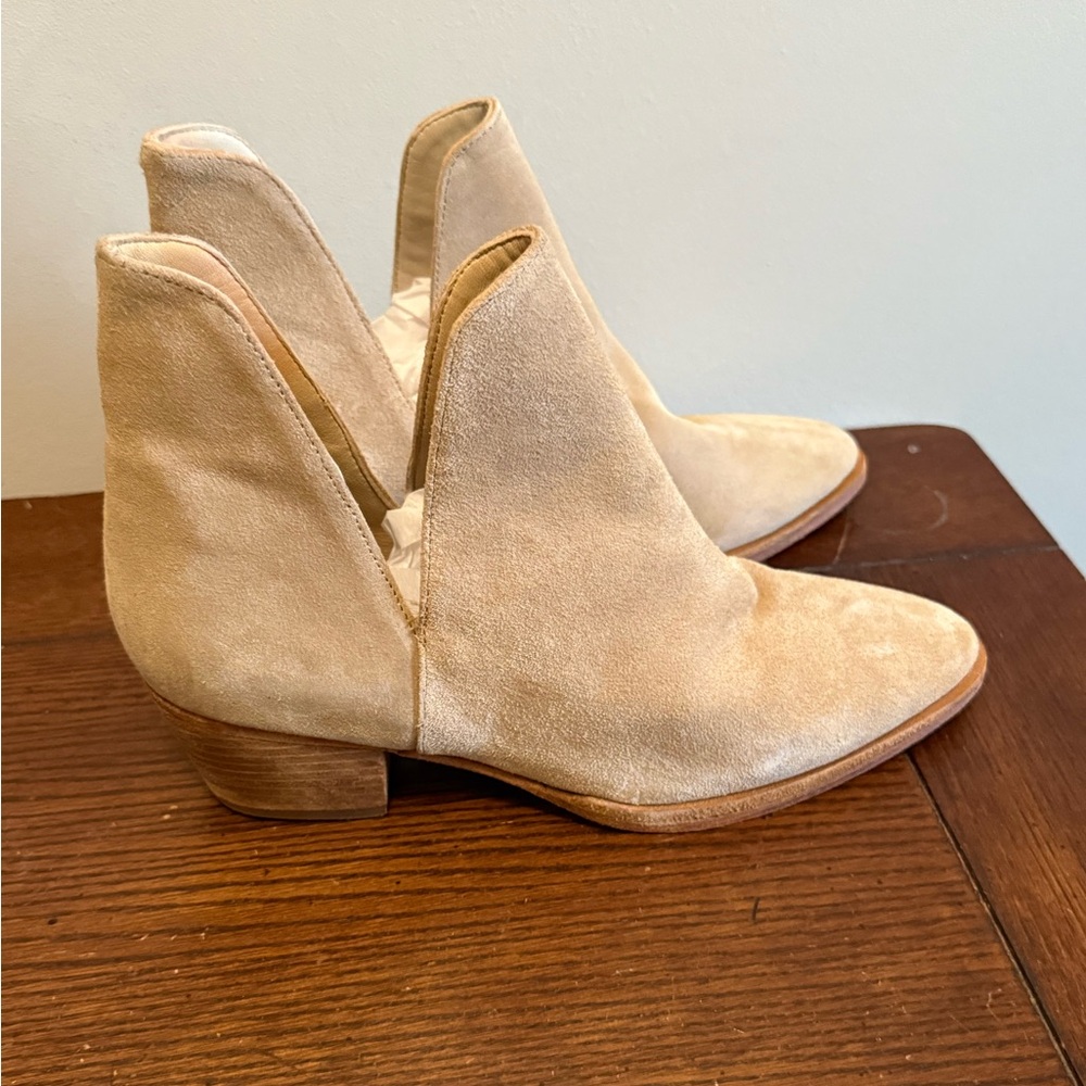 Free People Charm Double V‎ Tan Suede Ankle Boots 8-8.5
